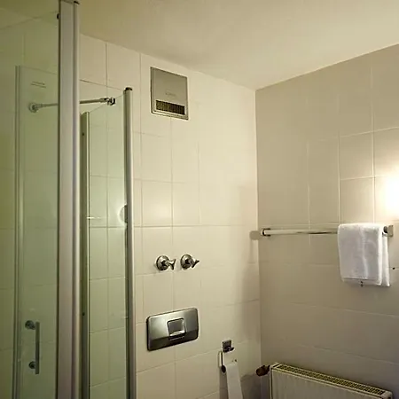 Hotel Flora 3*