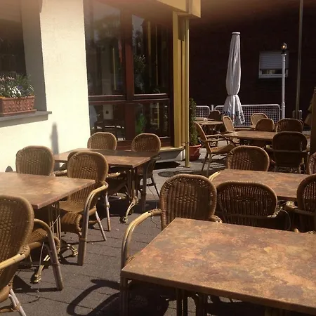 Flora Hotel 3*